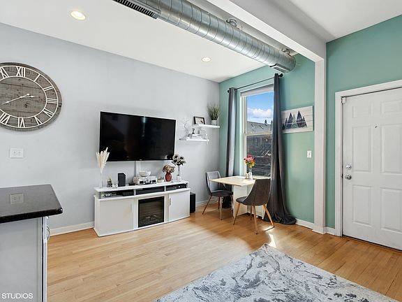 4th image of 1510 N Greenview Ave APT 3R