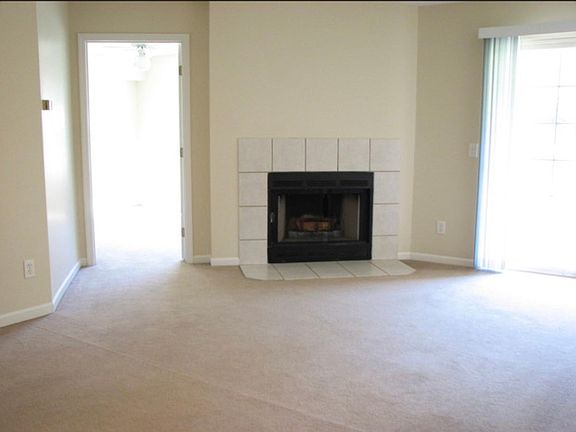 4th image of 106 Crystal Point Dr #106