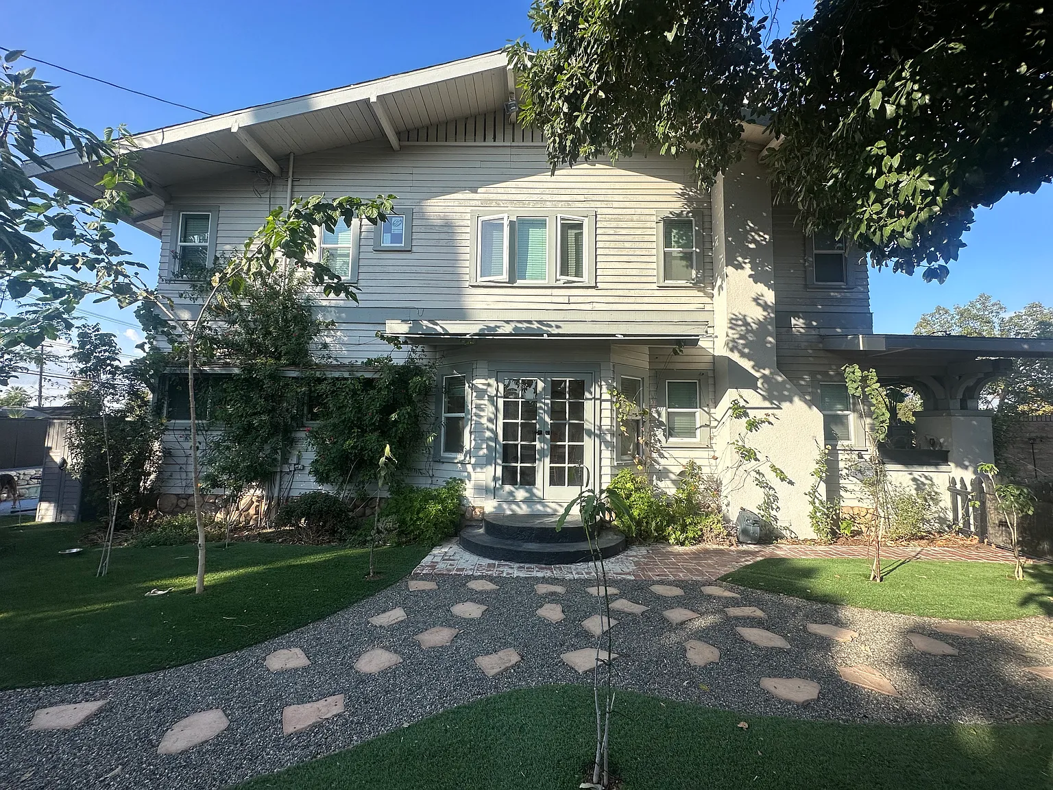 6 bed, 2224 sqft, $1,150 — Photo 1