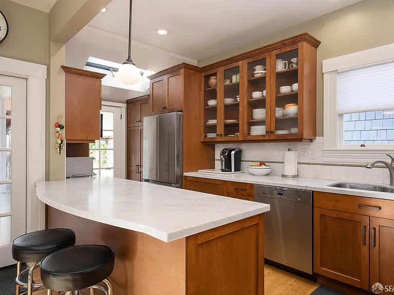 857 Laurel St — Photo 17