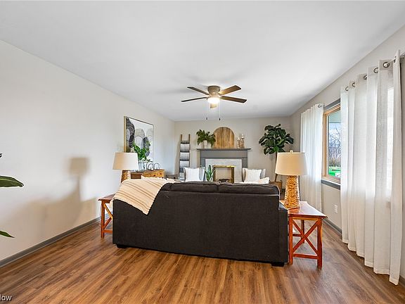 3rd image of 38 Banbury Dr