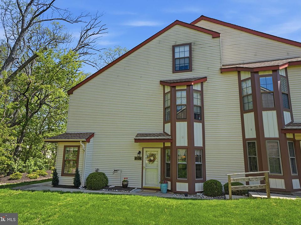 1st image of 1014 Barry Ct