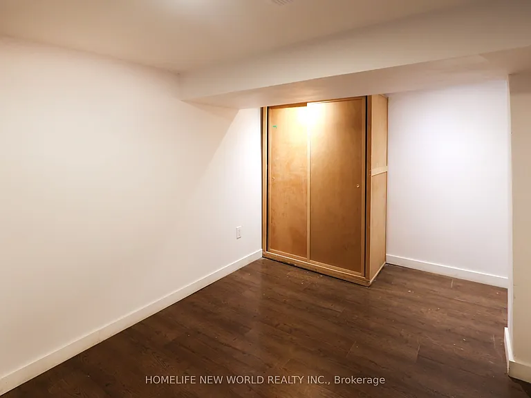 32 Pendeen Ave — Photo 17