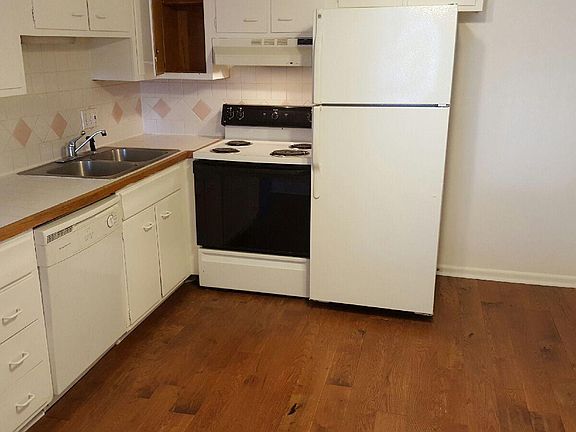 4th image of 1792 New London Tpke #F126311b5