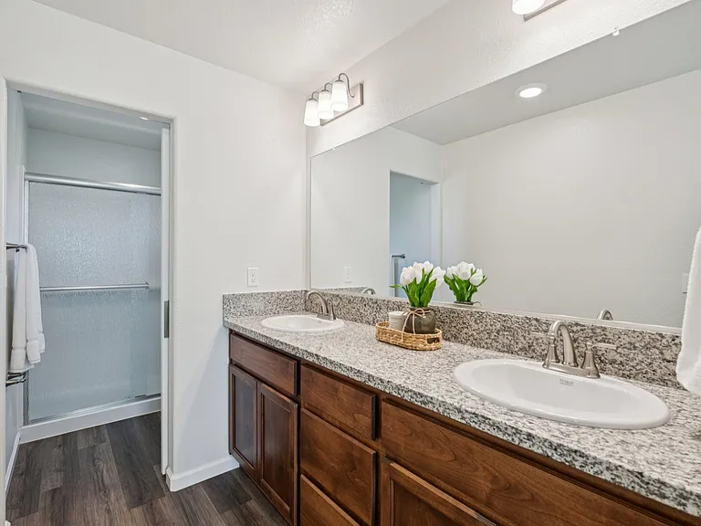 Astoria Place — Photo 31