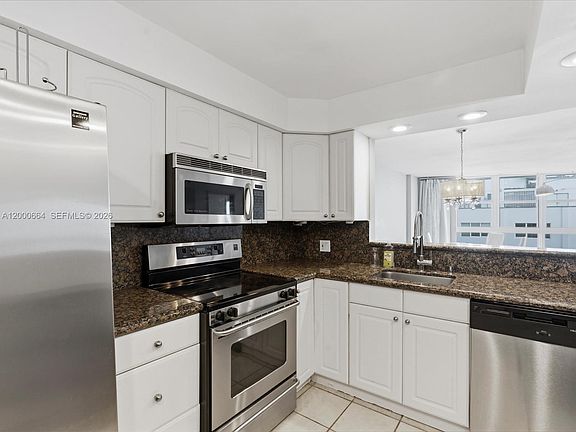 3rd image of 1228 West Ave APT 1506