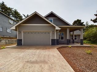 792 SE 37th St, Lincoln City, OR