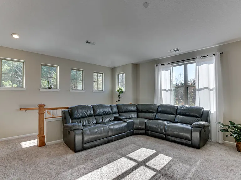 1104 Union Pacific Way — Photo 3
