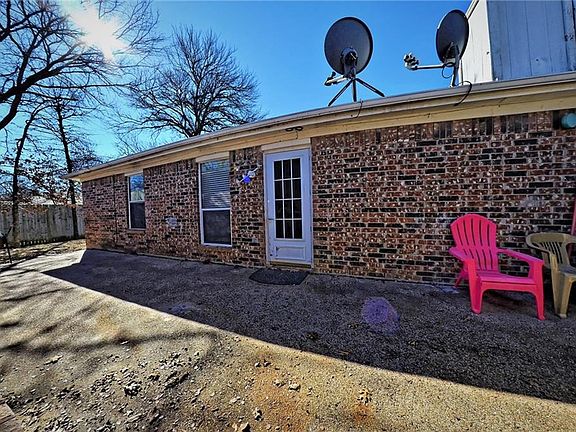 2nd image of 1121 Stone Creek Dr
