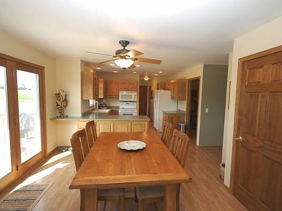 dinette to kitchen