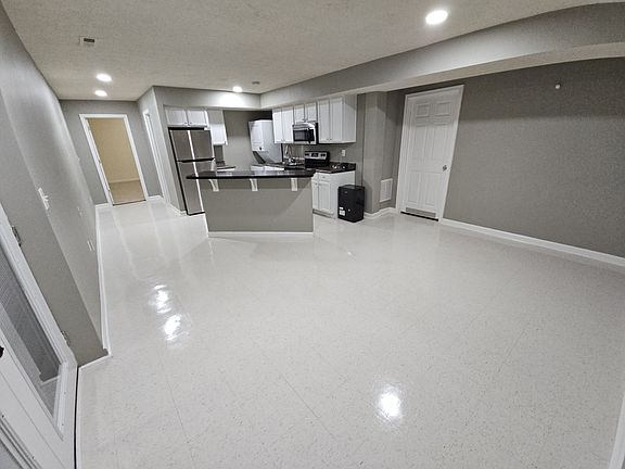 Living room, full kitchen, washer and dryer