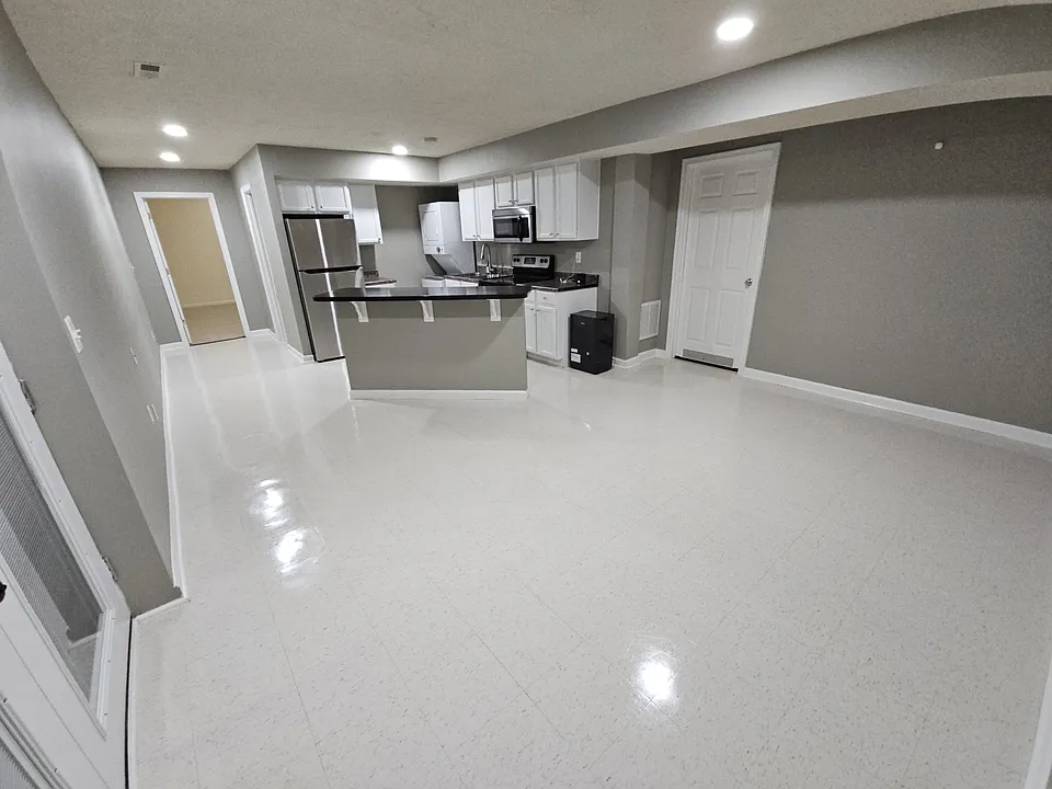 Living room, full kitchen, washer and dryer