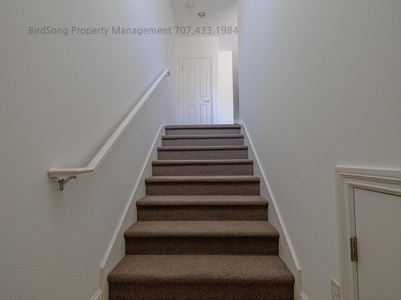 3rd image of 760 McClelland Dr