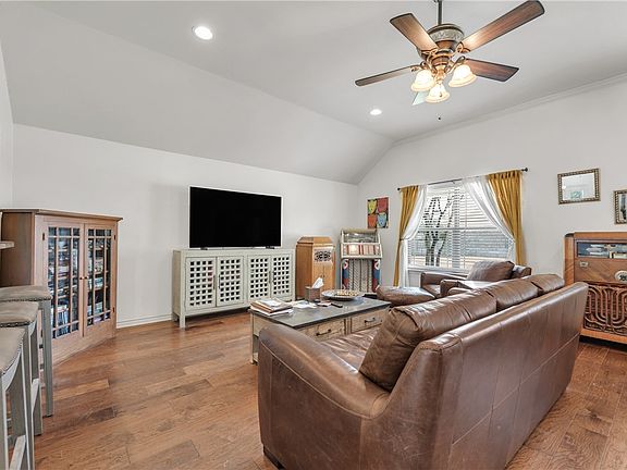 3rd image of 4201 Muncaster Ln