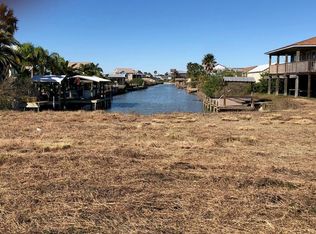 101 Dove Dr, Rockport, TX 78382