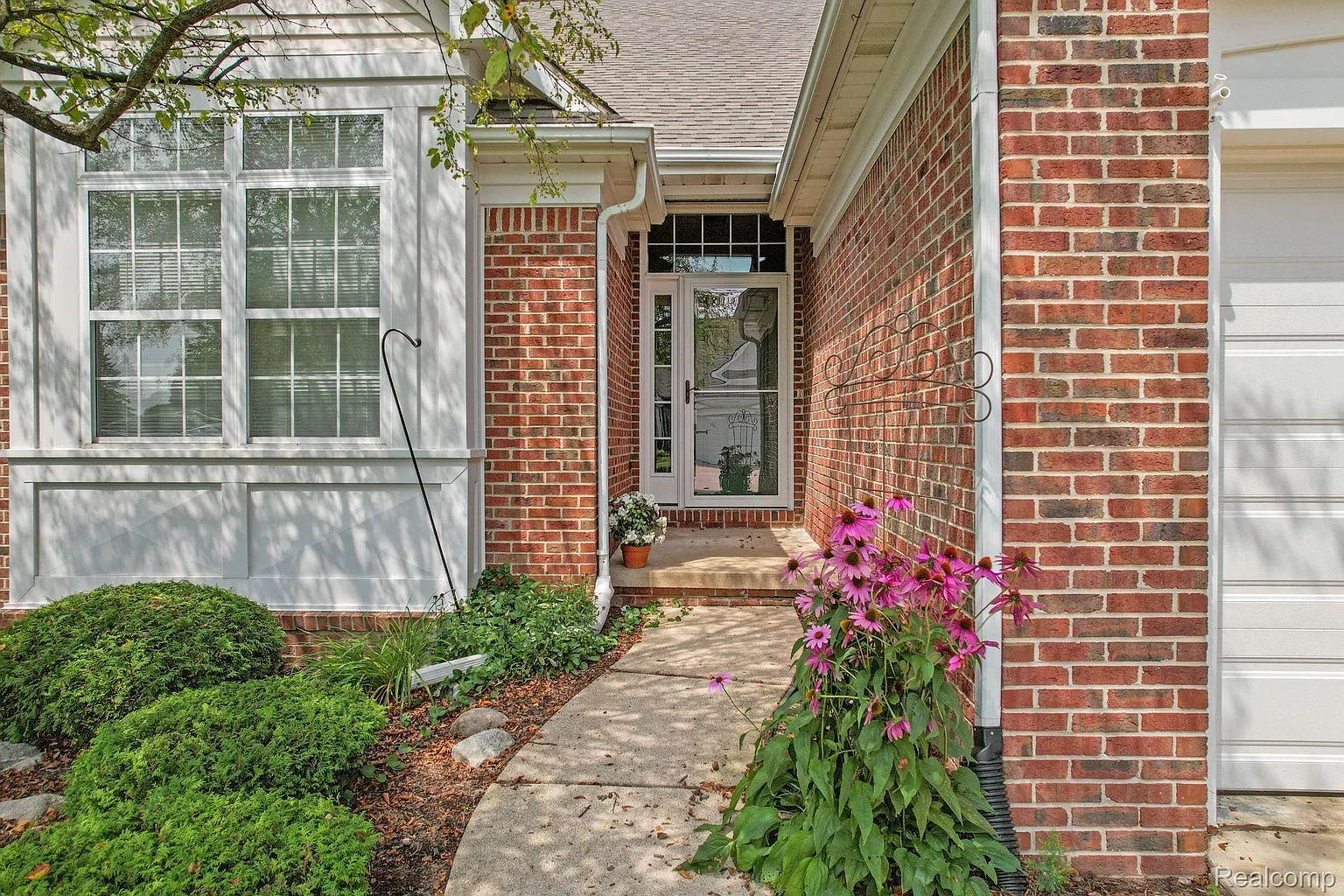 4893 New Haven Dr photo 1