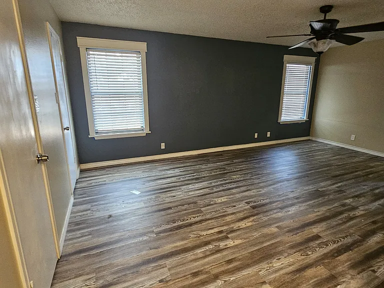 2402 Emerson Ct — Photo 15