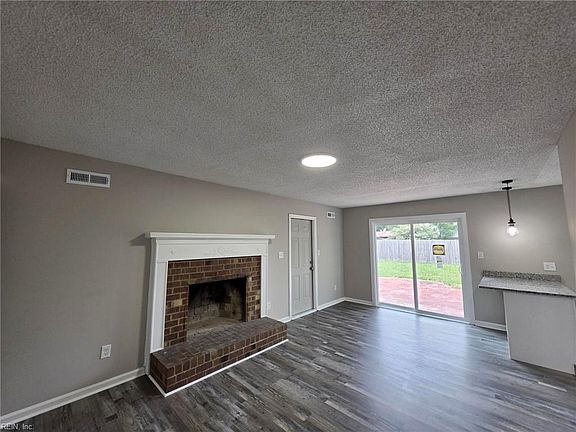 5th image of 3781 Strathmoor Cir