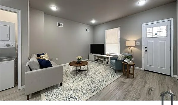 3 bed, $1,595 — Photo 2