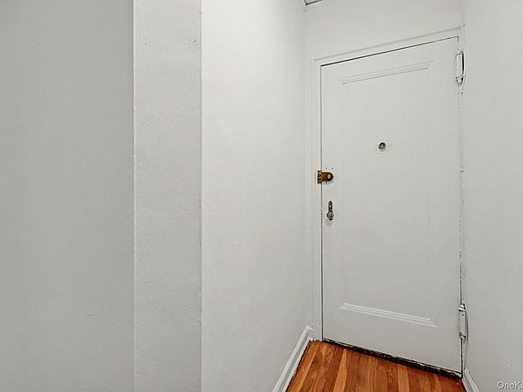 4th image of 210 Martine Avenue #5K