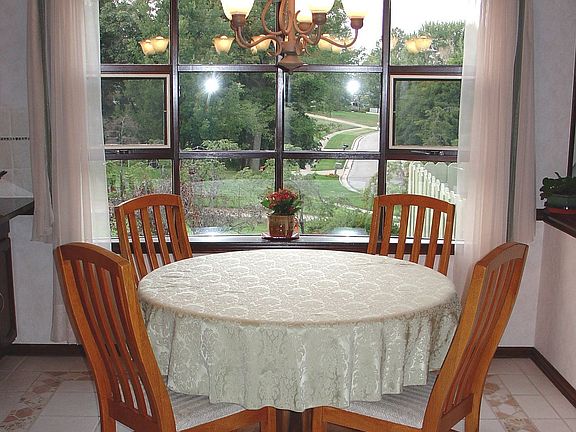 4th image of 3685 Lake Park Dr