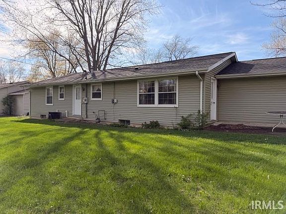 5th image of 641 Crown Hill Dr E