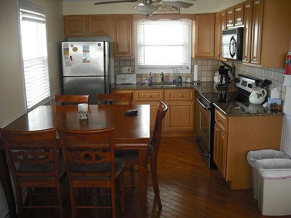 3rd image of 382 43rd Pl Unit C
