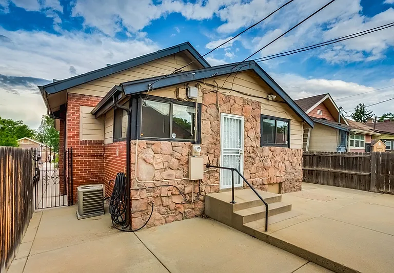 4435 N Clay St — Photo 37