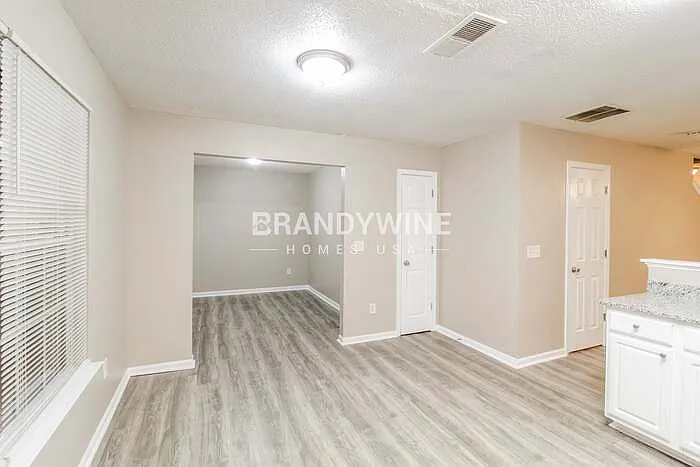 204 Lossie Ln — Photo 7
