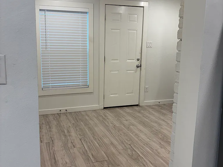 2800 Sierra Dr — Photo 22