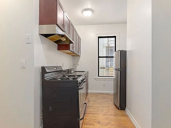 4th image of 300 12th St APT 8