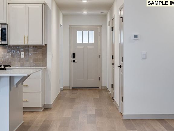 3rd image of 1413 W 19th Cir