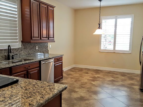 Kitchen/Eat In Nook
