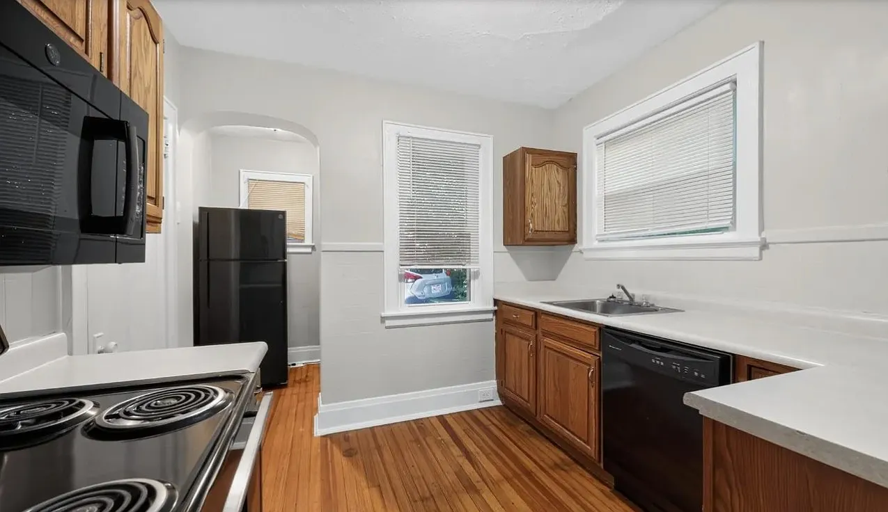 2 bed, 1000 sqft, $1,100 — Photo 3