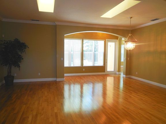 4th image of 3711 Aliso Dr