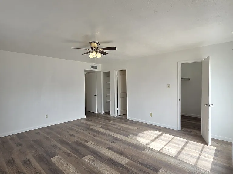 10247 Green Ash Rd — Photo 6