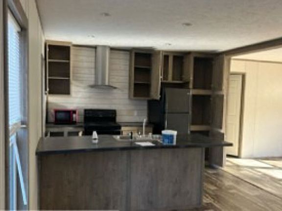 4th image of 337 Weeks Rd