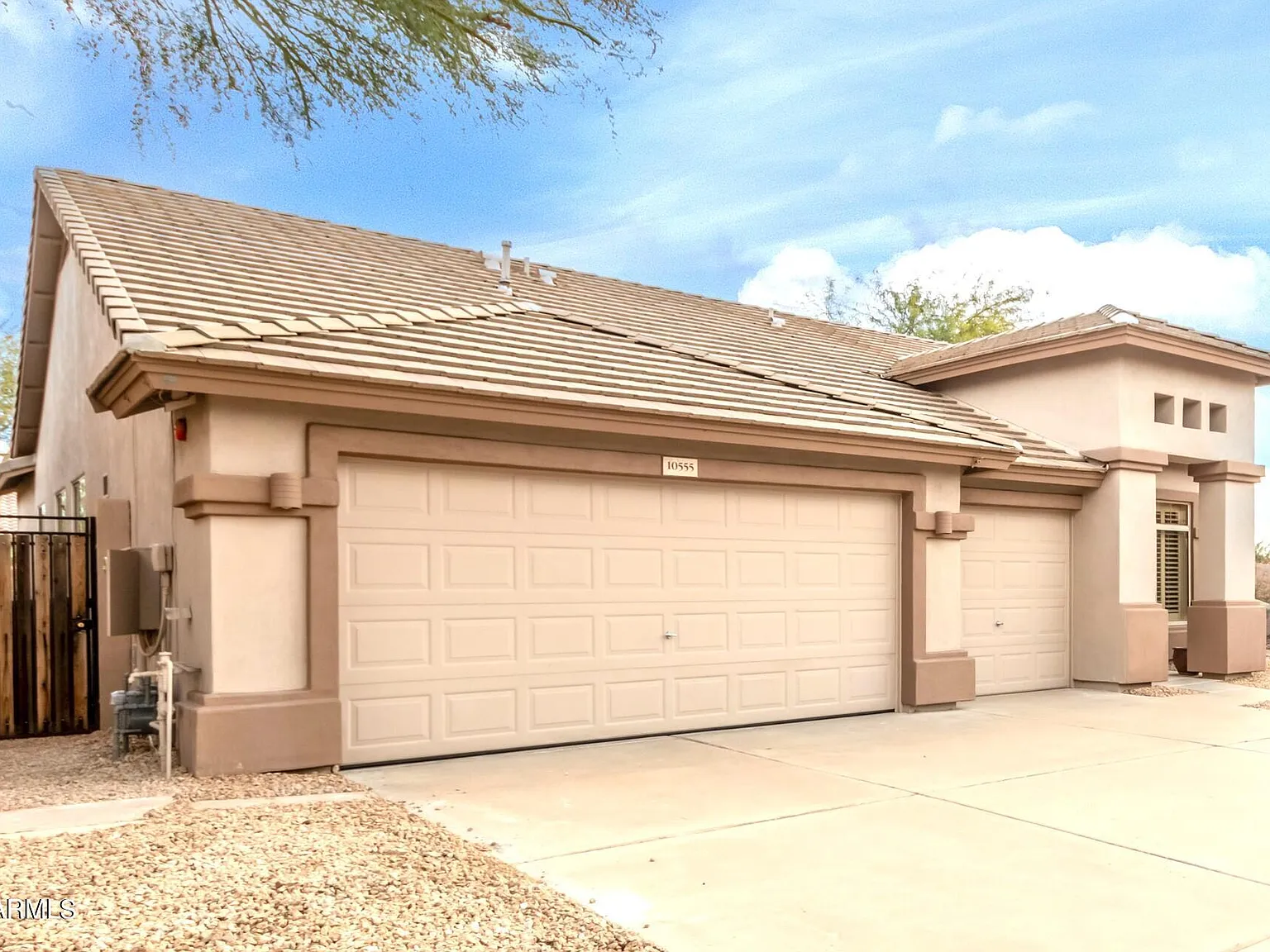 4 bed, 2.0 bath, 1972 sqft, $4,000 — Photo 3