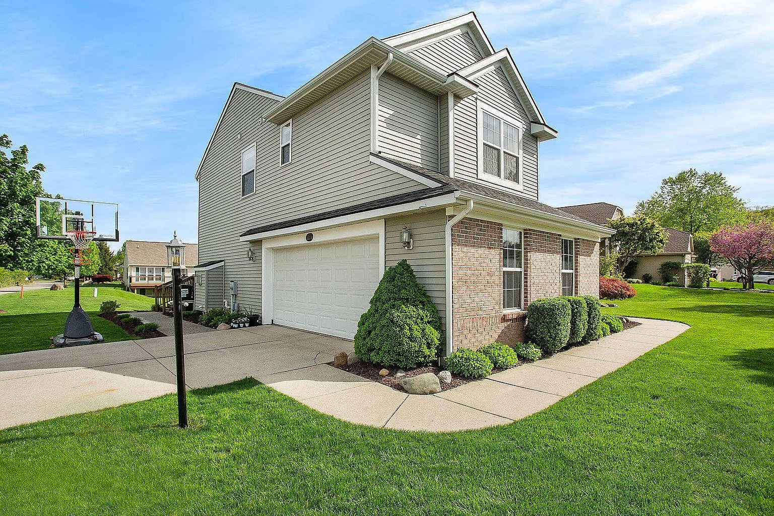 5 bed, 2815 sqft, $4,000 — Photo 3
