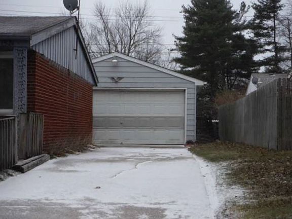 4th image of 1521 E 33rd Pl