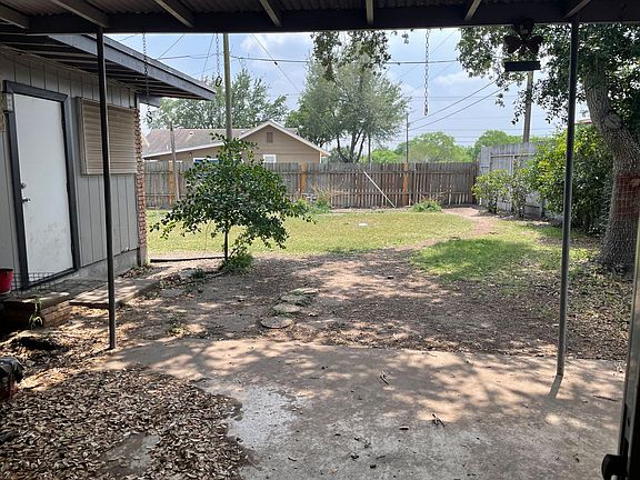2nd image of 702 Santa Anita Dr
