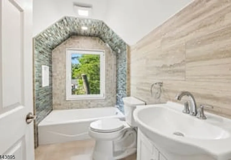 50 Lincoln Pl — Photo 14