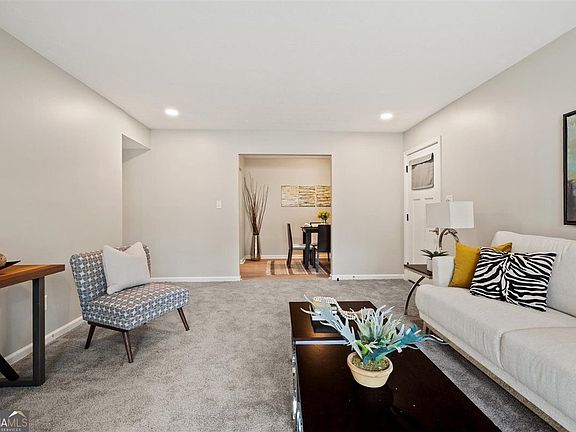 3rd image of 1701 Hawthorne Ave