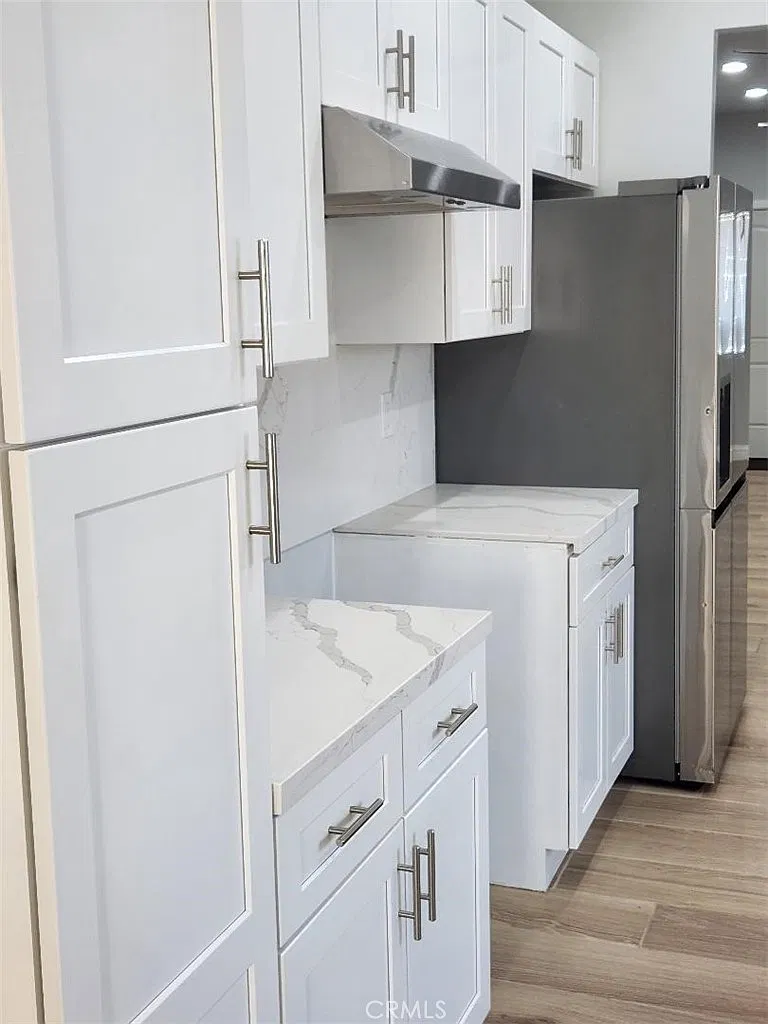 4 bed, 1903 sqft, $4,200 — Photo 3