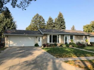 511 Kettering Dr, Aberdeen, SD 57401