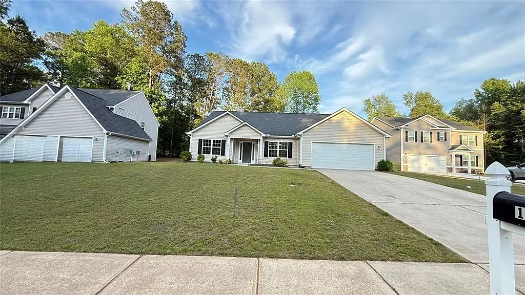 4 bed, 2.5 bath, 2269 sqft, $2,100 — Photo 2