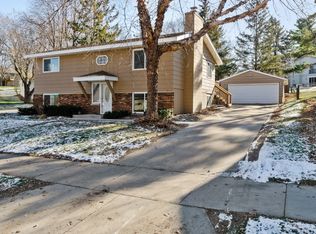 904 30th St NW, Rochester, MN 55901