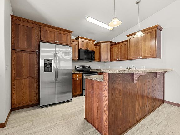 4th image of 3133 8th St NE