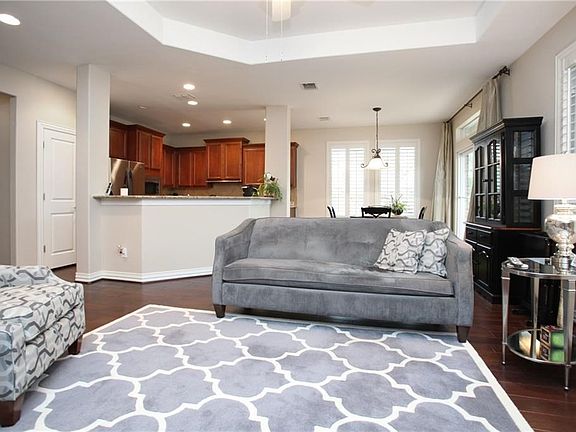 3rd image of 7529 Saint Petersburg Dr