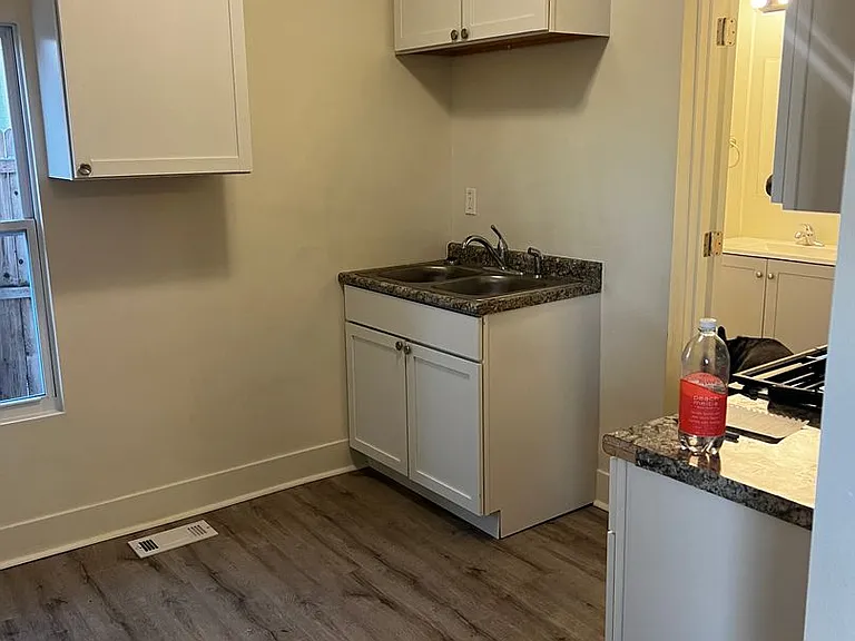 2223 Douglas St — Photo 6